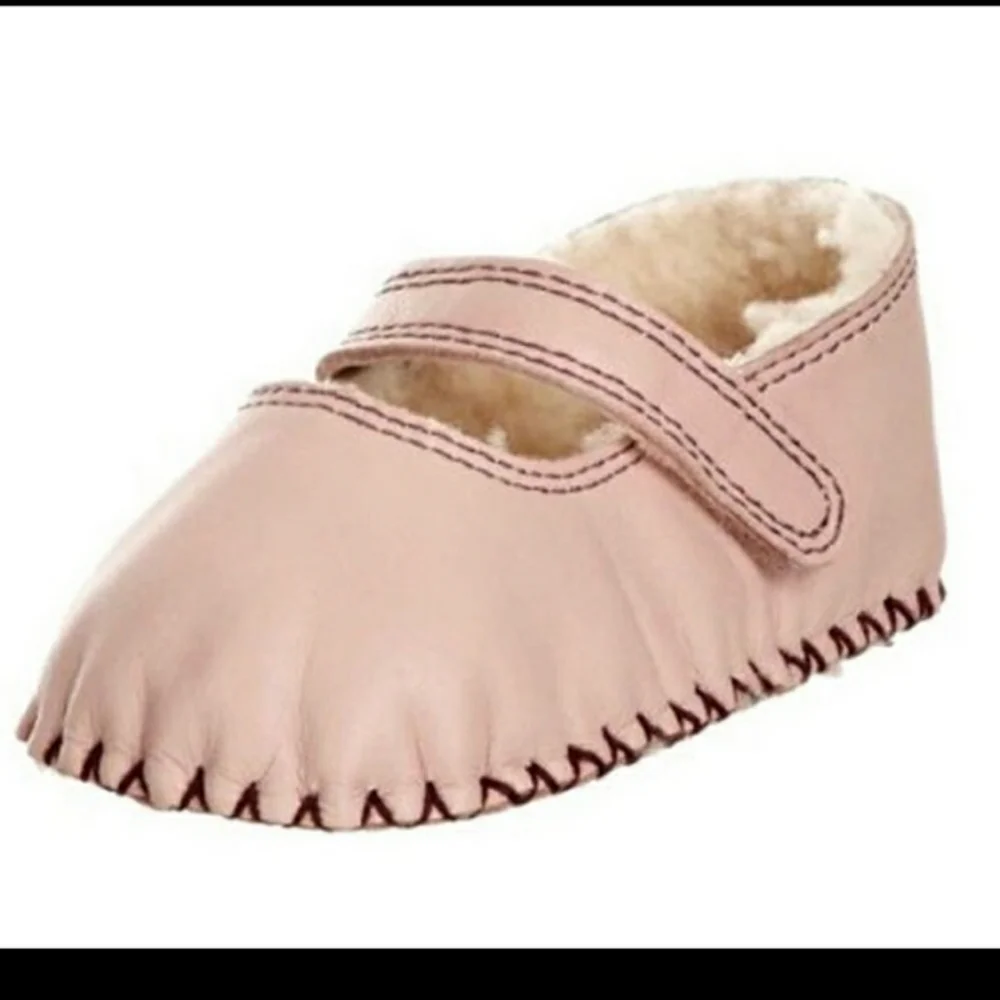 UGG  pink leather infant  shoes